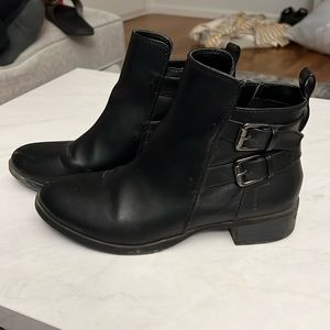 Black Old Navy booties